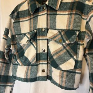 Women's Cropped Plaid Shacket Shirt Jacket Green White Brown Size S Front Pocket